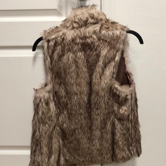 Faux fur vest - Picture 2 of 4